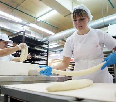 Детям из московской смены рассказали о выпечке хлеба